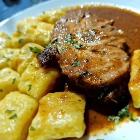 Pieczeń w sosie własnym